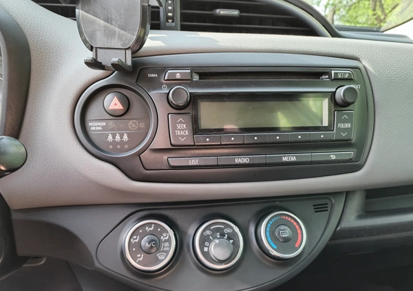 Toyota Yaris cena 33900 przebieg: 170090, rok produkcji 2015 z Lądek-Zdrój małe 232